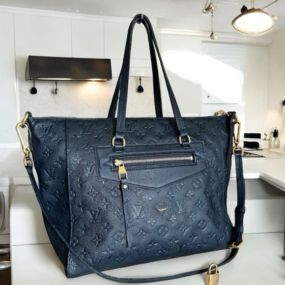 Louis Vuitton Handbags - ♦️SOLD♦️ Louis Vuitton Monogram Empreinte Bag